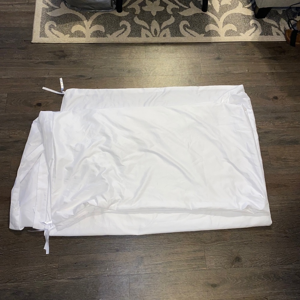 Amazon Basics bright white full size duvet cover like new